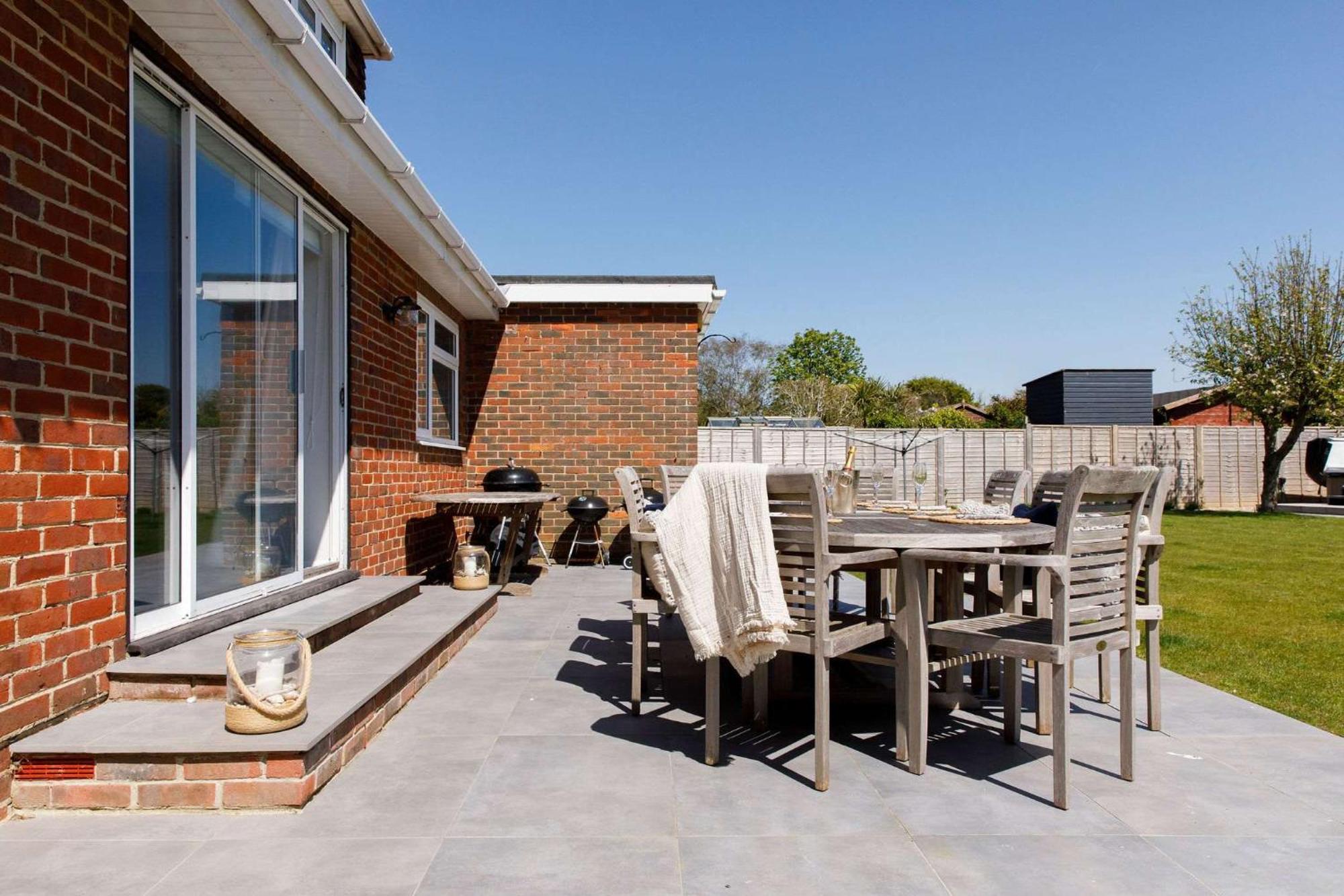 Spacious Home For 8 In Witterings - Walk To Beach East Wittering Dış mekan fotoğraf