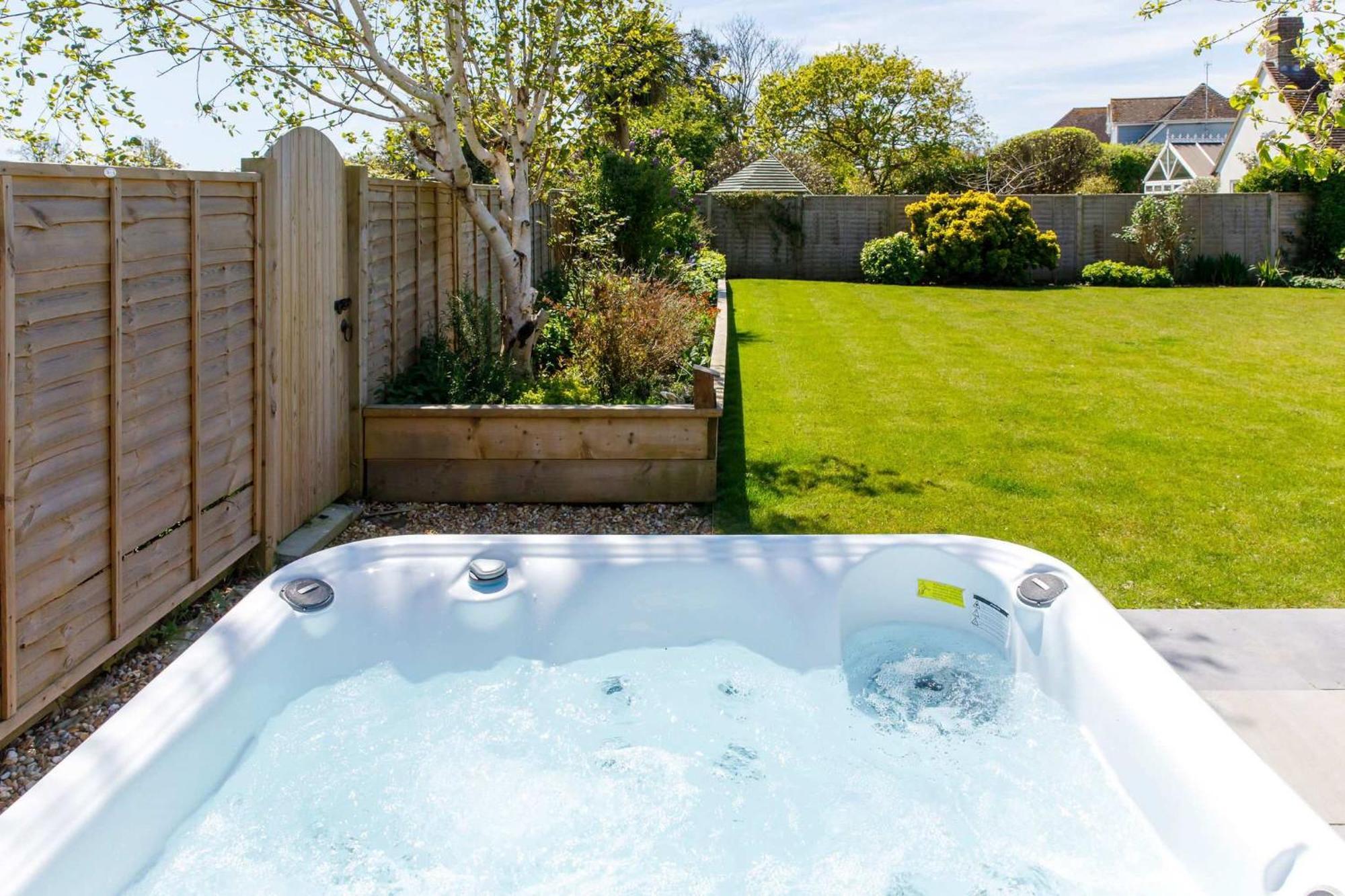 Spacious Home For 8 In Witterings - Walk To Beach East Wittering Dış mekan fotoğraf