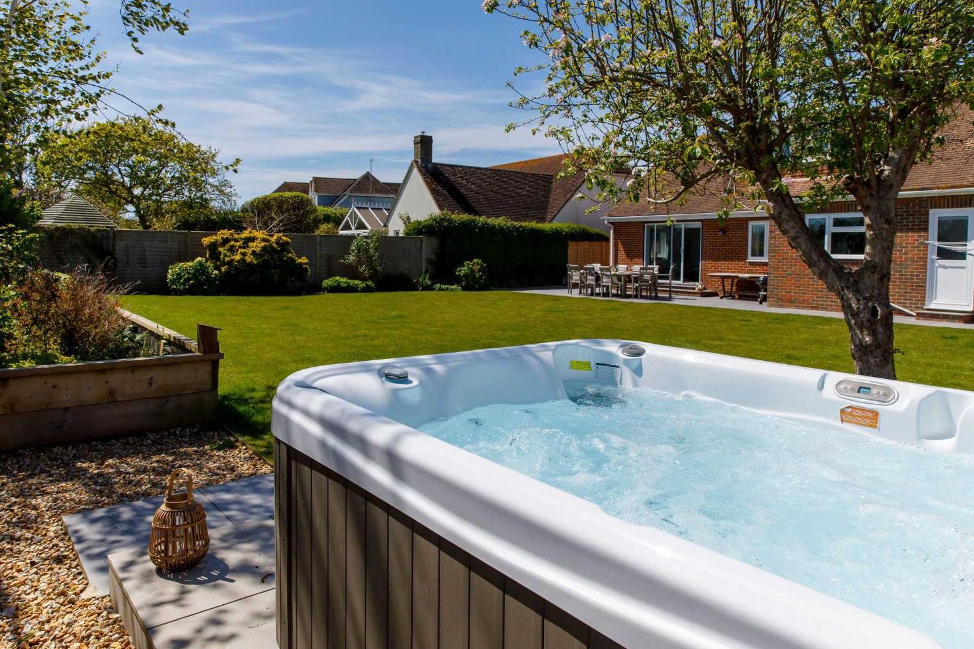 Spacious Home For 8 In Witterings - Walk To Beach East Wittering Dış mekan fotoğraf